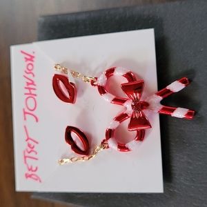 NWT  Betsey Johnson holiday Christmas candy cane necklace lip earrings set